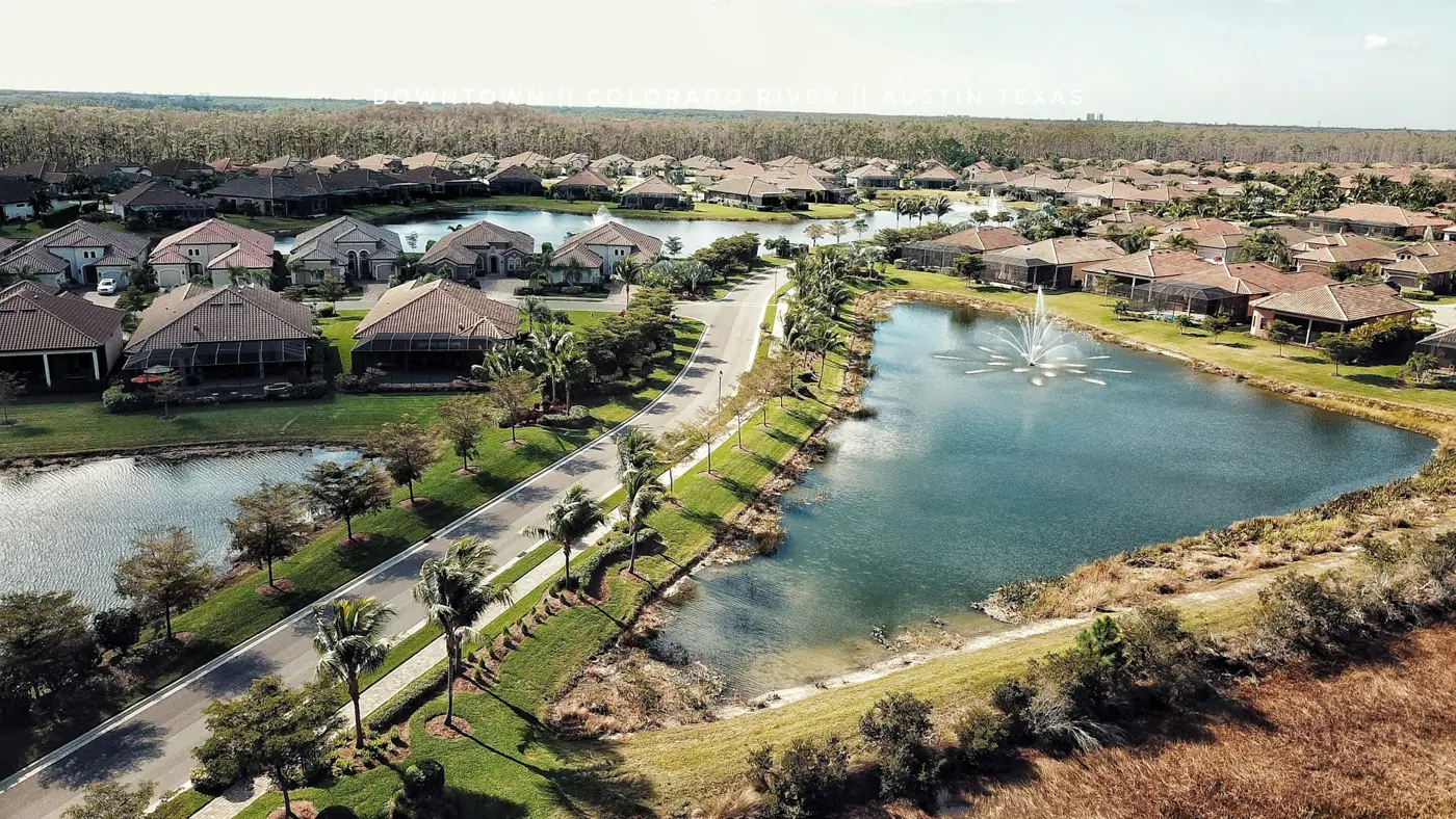 Aerial view of a Florida neighborhood of homes around a lake